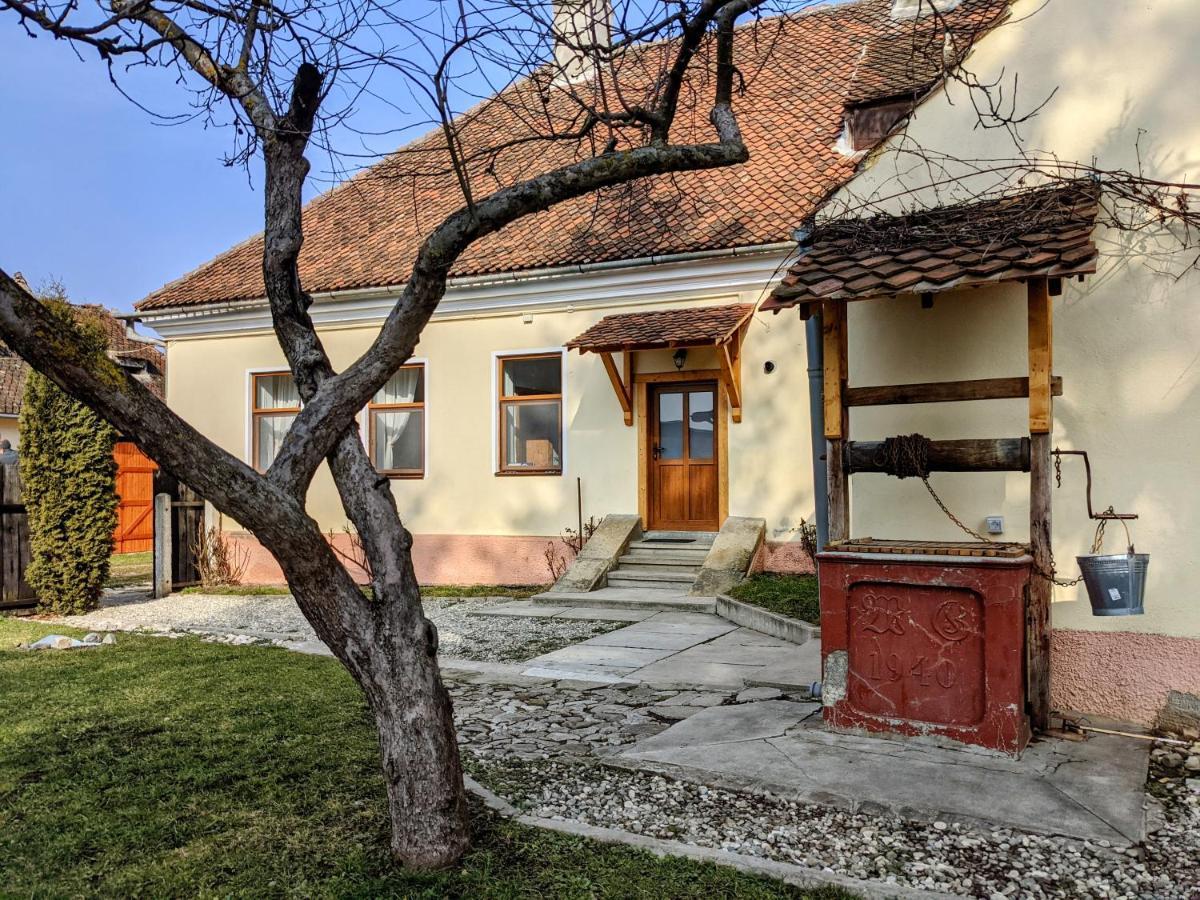 Gaestehaus Honigberg Next To The Fortified Church Of Harman Exterior photo
