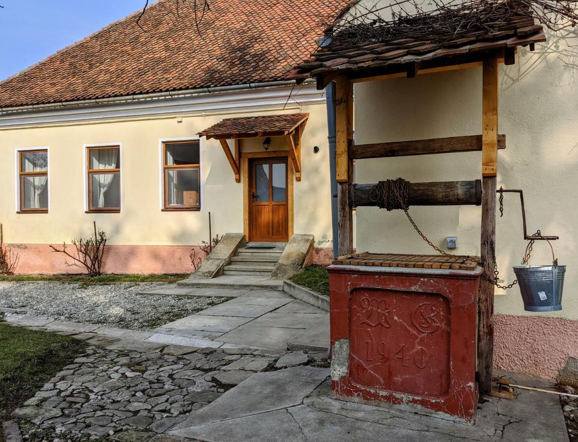 Gaestehaus Honigberg Next To The Fortified Church Of Harman Exterior photo